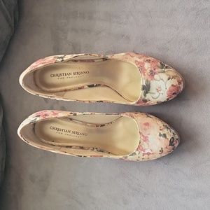 Flowered high healed shoes